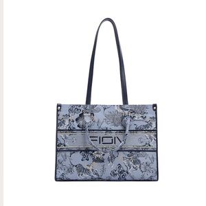 BNIB FION Zishi Tiger Jacquard with Leather Tote Bag 💙